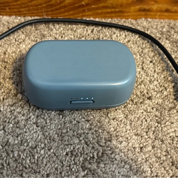 Bose Quiet Comfort Blue Earbuds with Charging Case - Picture 4 of 5